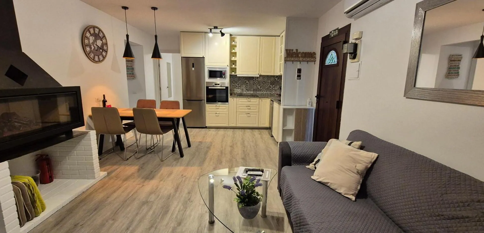 Apartment Hibiscus Cala Pi  İspanya